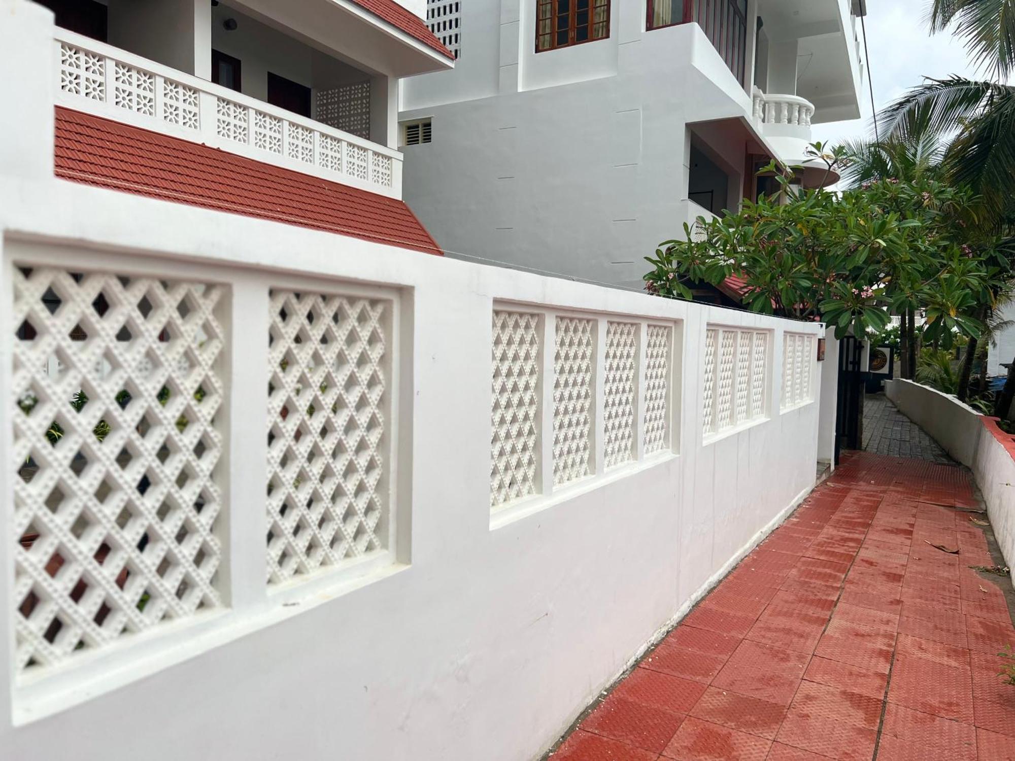 Buddha Beach Hotel Kovalam Bagian luar foto