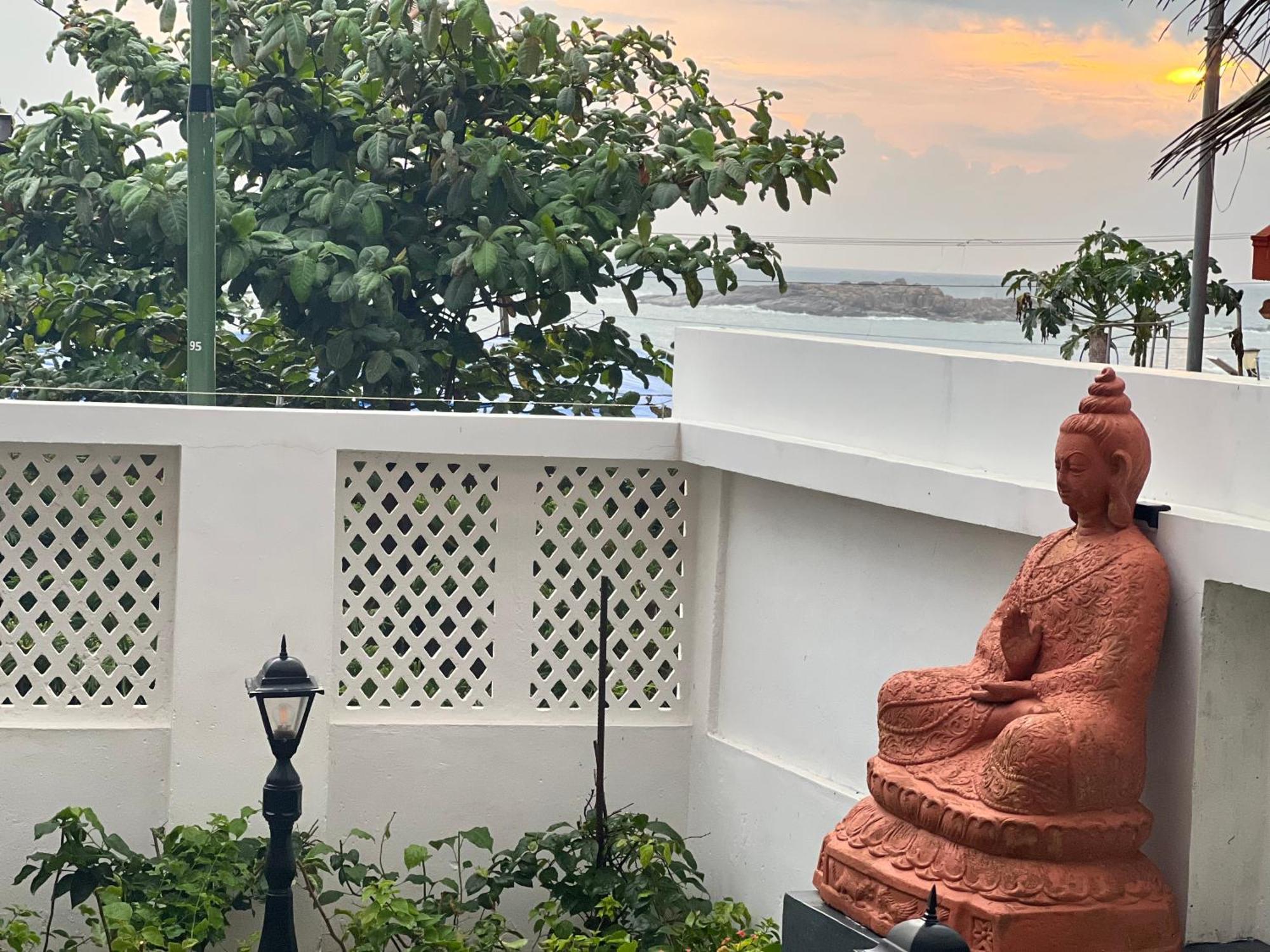 Buddha Beach Hotel Kovalam Bagian luar foto