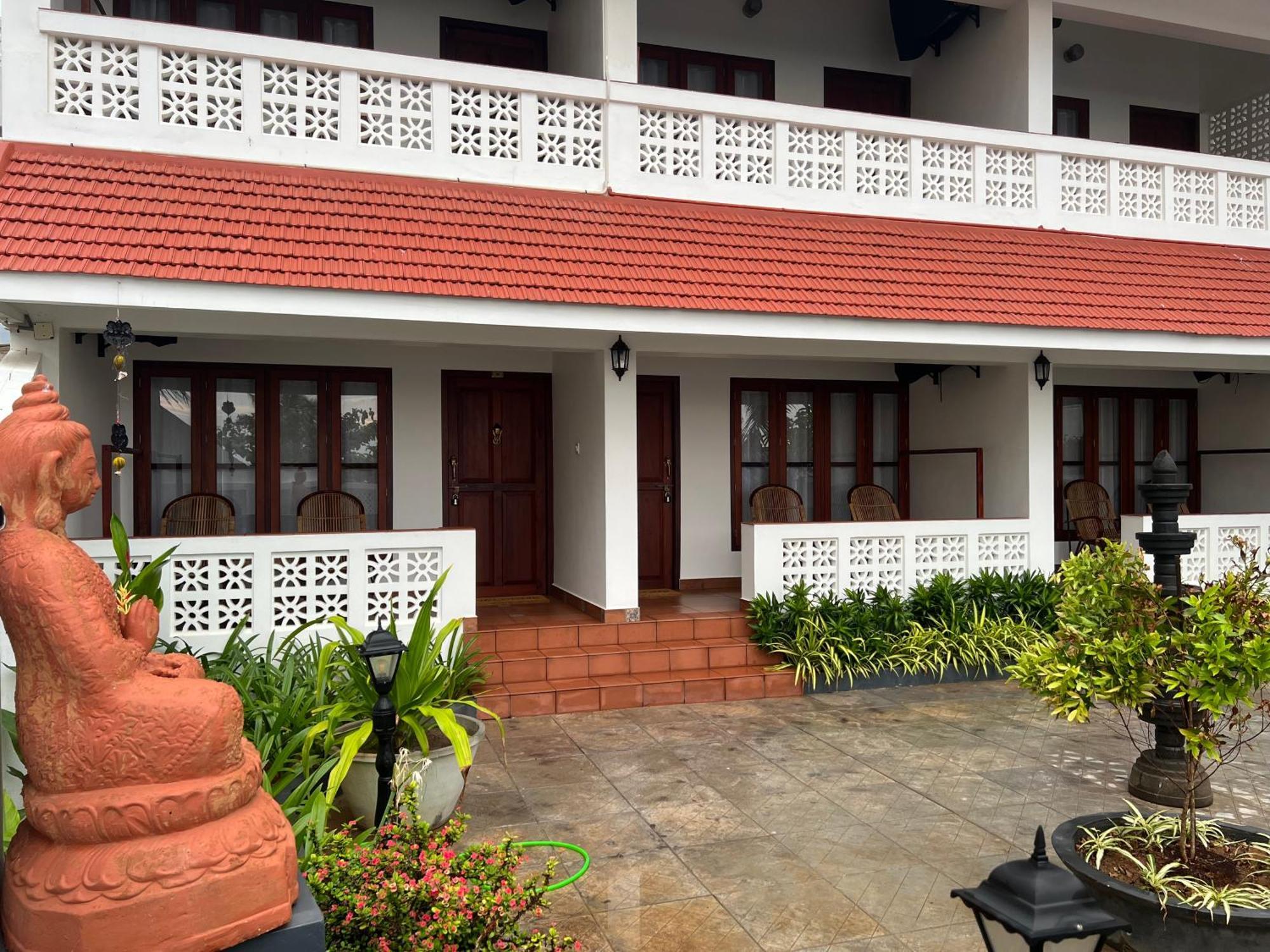 Buddha Beach Hotel Kovalam Bagian luar foto