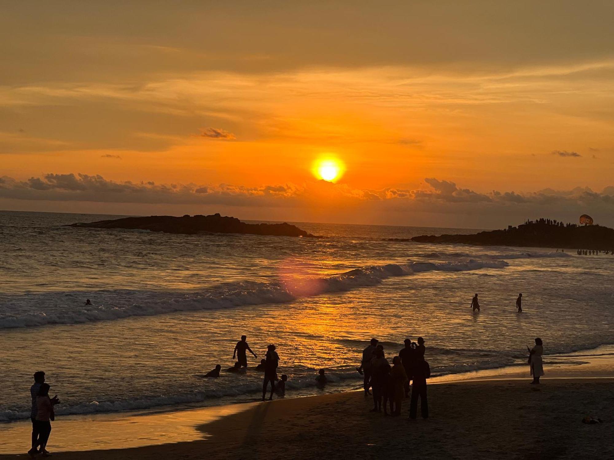 Buddha Beach Hotel Kovalam Bagian luar foto
